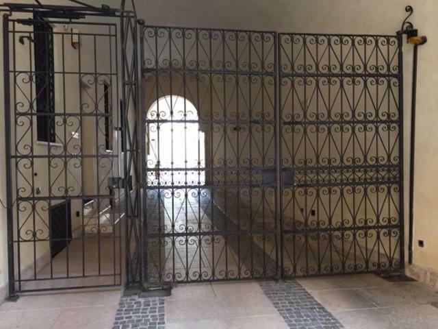 マントヴァPalazzo Guerrieri Da Fermoアパートメント エクステリア 写真