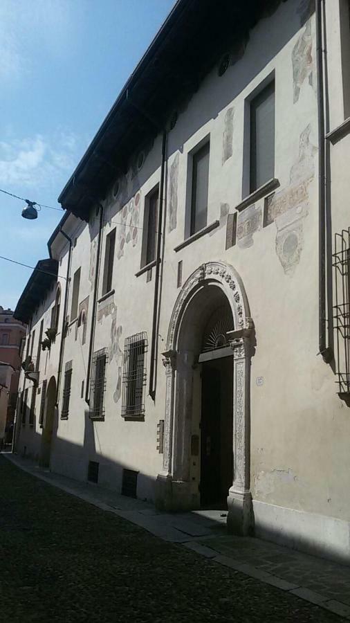 マントヴァPalazzo Guerrieri Da Fermoアパートメント エクステリア 写真