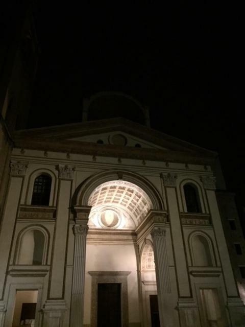 マントヴァPalazzo Guerrieri Da Fermoアパートメント エクステリア 写真