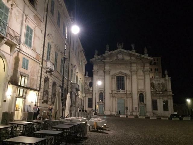 マントヴァPalazzo Guerrieri Da Fermoアパートメント エクステリア 写真